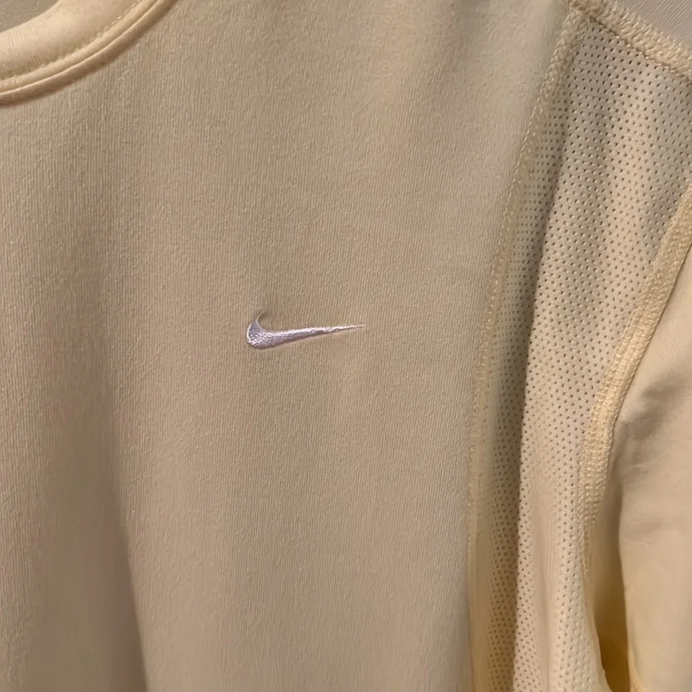 Nike top - Picture 3 of 6